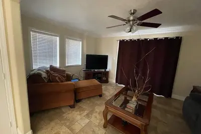 Ocean view from every room, quiet neighborhood family friendly. Bluff view