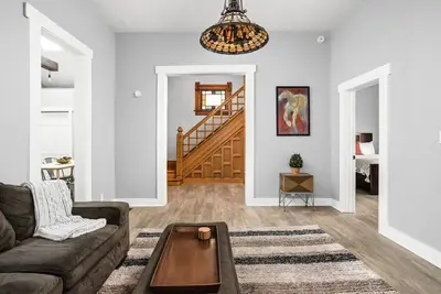 Image de Indy Getaway with Timeless Style | Sleeps 8