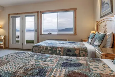 Image de Lakefront Studio with views!