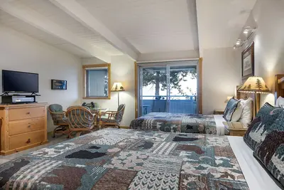 Image de New! Lakeside Studio near Glacier!