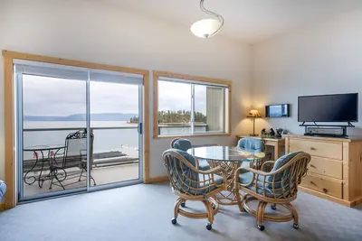 Image de Lakeside Studio Retreat!