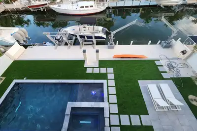Image de Islamorada Keys Waterfront Heated Pool Hottub Luxury Canal Home w Private Dock