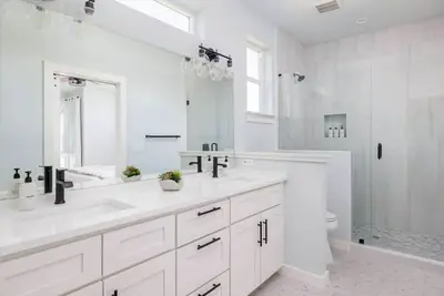 Image de 4br, King Beds, Free Parking, East Side - Eastview