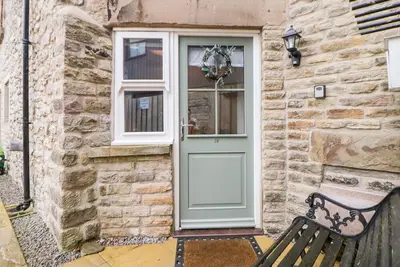 The Groom'S House, pet friendly, character holiday cottage in Buxton