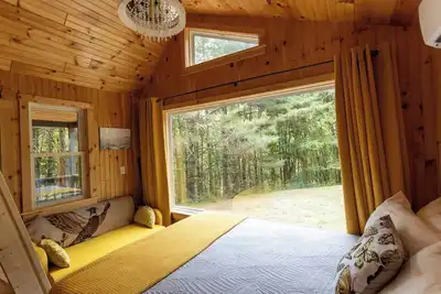 Image de Remote Tiny Cabin & Hiking!