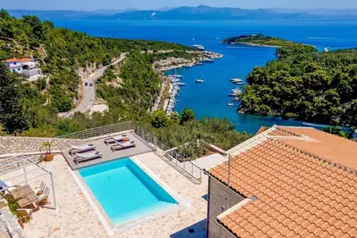 Image de Above Blu Villa - Deux Chambres Villa, Couchages 4