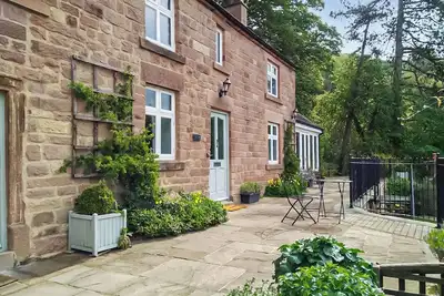 Image de A beautiful location surrounded by Derbyshire’s countryside with stunning views over the valley.