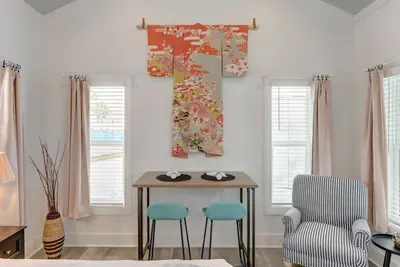 Image de Charming Tiny Cottage, 5min to Sav, 15min to Beach by Lucky Savannah