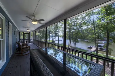 Image de Book Your Getaway At This 4 Bedroom Lakeside Hideaway @ Sugar Creek