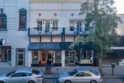 Heart of Downtown Wilmington Ilm - Sleeps 12! Sauna, walking distance to a lot.