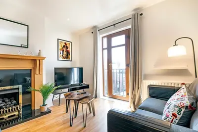 Image de Pass the Keys | Beautiful 2 Bedroom Apartment Queens Quarter Lots Nearby