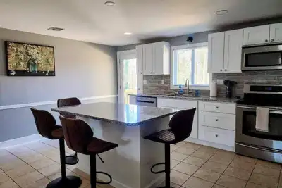 Image de Brand new home - completely remodeled 4 bed 3 bath - Pet friendly!