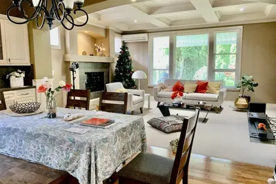 Image de Cozy, quiet new house and in Langley town centre. Close to highway no1.