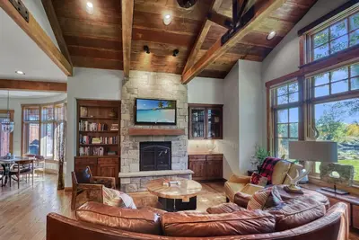 Image de Luxe Guest House -Ideally located to Dtwn, ski resorts & recreational activities