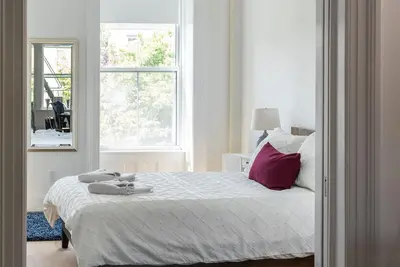 Image de New Sundrenched 1bed apt in Carroll Gardens Brooklyn Brownstone