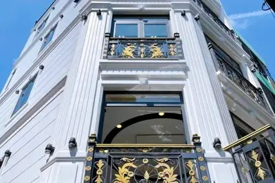 Image de New build villa, modern home with elevator, 2 miles away Tân Sơn Nhất airport.