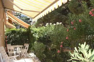 Image de Neuf, terrasse face pinède, 80 m plage, Ac, chauffage, Wifi, discount long time