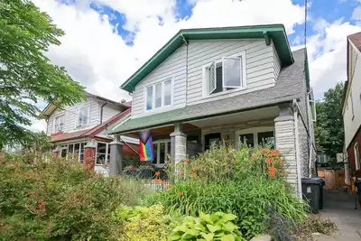 Image de Spacious and charming 3 Br home in Leslieville