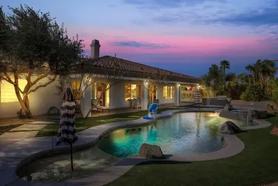 Image de Awesome/Gated 5bd/4ba Home w/Pool & Spa for 30+ Day Lease