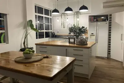 Image de Old Bank Townhouse in Central Motueka, Modern and Clean. Everything at your door