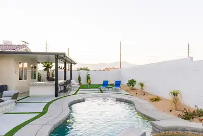 Image de Indio Retreat: Your Ultimate Desert Escape! Pool/Spa, Firepit, Bbq, Bar Seating!