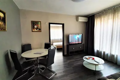 Image de Stay in the heart of the city. Everything within walking distance. Parking spot