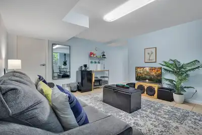 Image de 1 Br Suite w\/ Fenced Backyard + Parking!