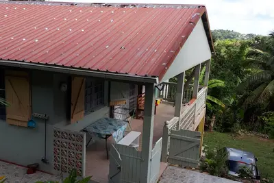 Image de Maison familiale entourée d'un jardin créole à 10 min de la plage