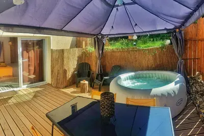 Image de Chambre d'hôtes 4 pers. Spa privé, piscine, table d'hôtes, 3 min cité médiévale.