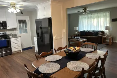 Image de New Remodeled home. Quiet family neighborhood. 15 mins to Psu.