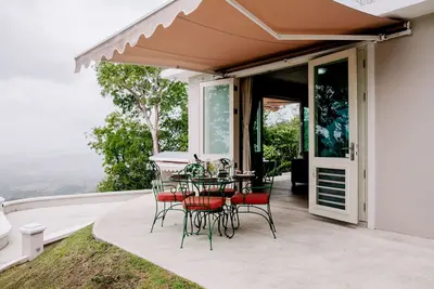 La Casita - Cozy retreat on top of Pr mountains with stunning south coast views!