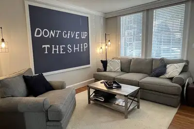 Image de Annapolis Downtown - Historic Home - Brand New Furnishings. Walk to attractions