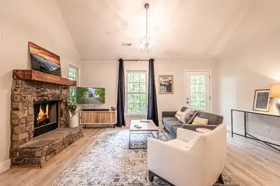 Image de Renovated Cozy Cottage in Bryson City! Experience the cool Smokies!