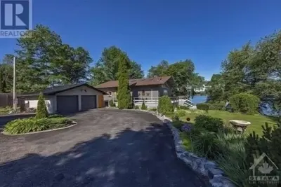 Image de Welcome to our lakefront vacation rental! \n