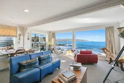 Image de Pacific Oceanfront home near airport with stunning views