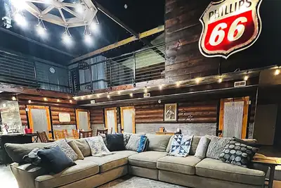Image de New Rustic Retreat, Firepit & Games, Hiking, Boating & Fishing near Lake Rathbun