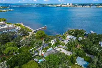 Image de Salty Lime Villa 2-Riverview w/pool on riverwalk, near Ami beaches, pet friendly