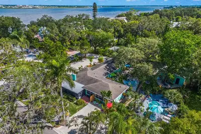Image de Sunswept Villa 4-riverwalk/park front w/ pool, near Ami beaches - pet friendly!