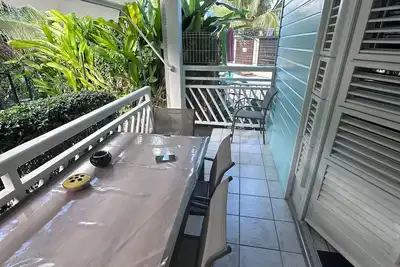 Image de La Kaz à MaLou 🌴 Appartement créole avec piscine – 2 chambres, proche plage