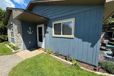 Image de Crooked Lake Cottage with shared sandy beach and boat dock!