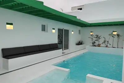 Villa de luxe avec piscine chauffée et jacuzzi, barbecue et wifi à Tiagüa.