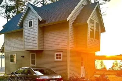 Image de Winnipesaukee house\nw/ dock included.