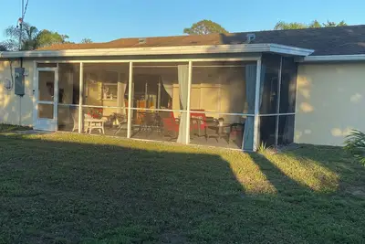 Image de Peace and Privacy at Rest-awhile in Sebastian! 10 minutes to beaches!