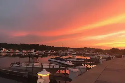 Image de Serenity on the Shores - with easy transport to Chicago/SouthShore across the St