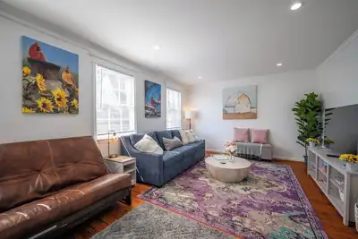 Image de Old Town Alexandria King St Historic 3 Parking Spots 99% Walk Score Suite