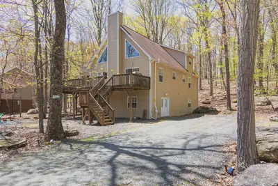 Image de Masthope Mountain Hideaway walking distance to the lake and 8 min to ski lodge