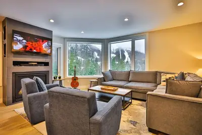 Image de Top Floor Corner Unit with the Best Views of the Mountain