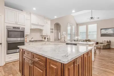 Image de Four bedroom luxury home with luxury beds- sleeps 9