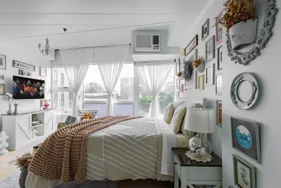 Image de French country styled studio. Few minutes walk to Capitol Commons, 10 mins to Bgc