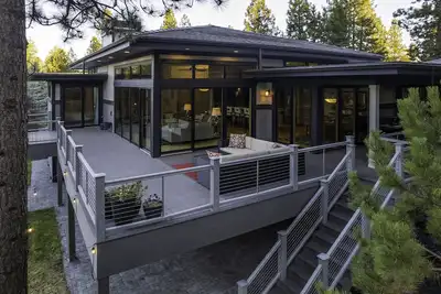 Image de Luxe Home with Epic Home Theater - Westside Location!